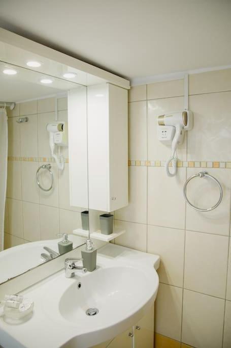 Yard- Family Retreat Apartman Corinth Kültér fotó
